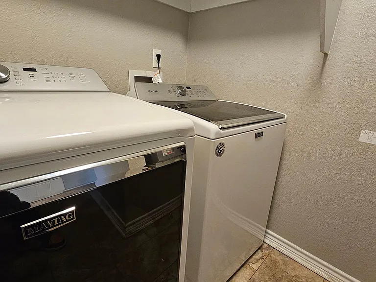 2115 Glenwood Ln — Photo 35