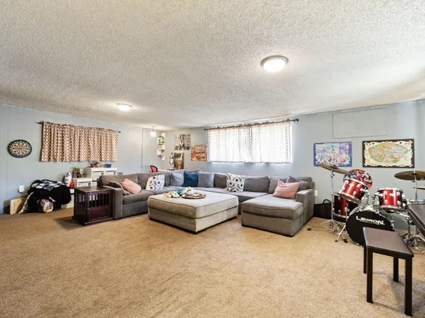 135 N Pollasky Ave, Clovis, CA 93612
