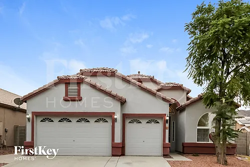 1027 W Samantha Way Photo 1