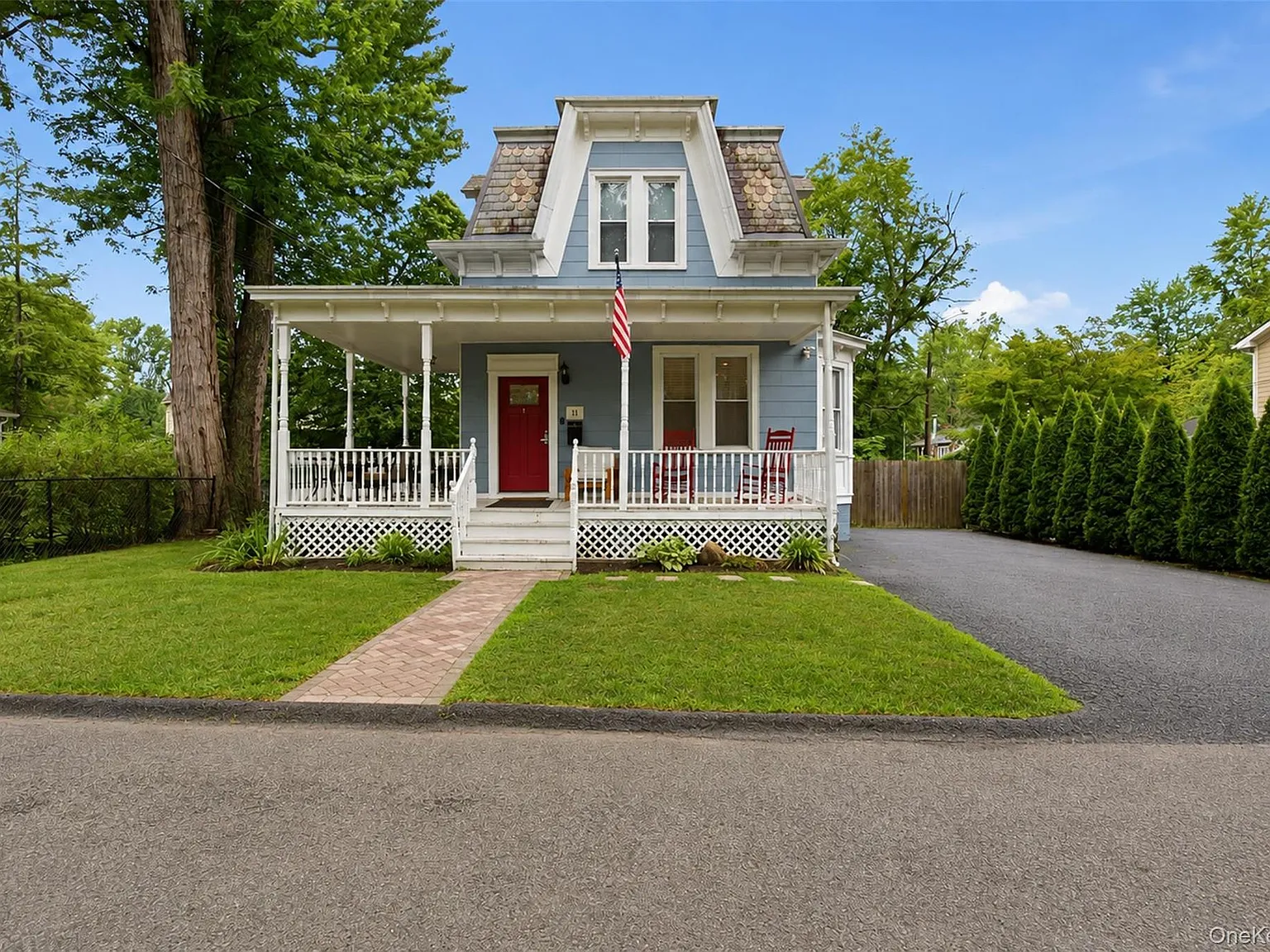 2 bed, 1.5 bath, 904 sqft, $3,000 — Photo 1