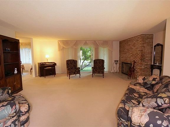 3rd image of 17 Georgian Ln APT 4