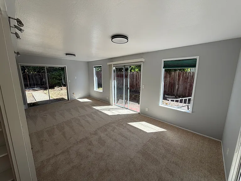 3630 Lupine Ave — Photo 6