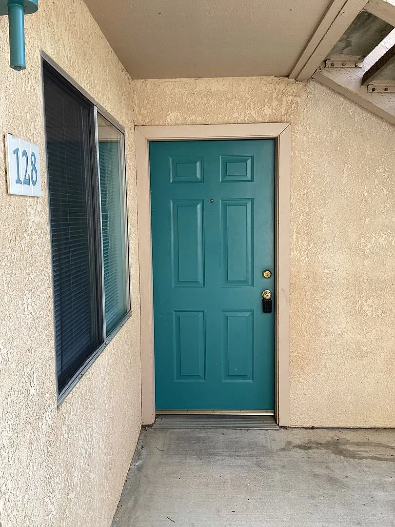 Las Palmas Down Stairs Condo in Gated Community — Photo 2