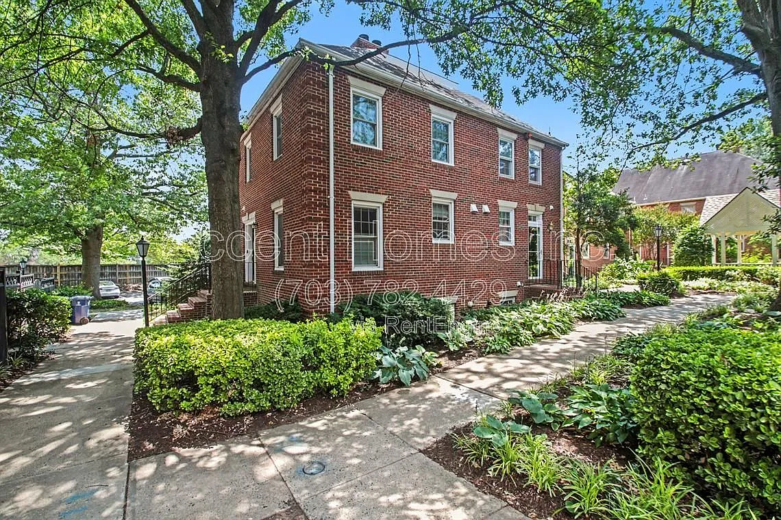 3 bed, 3.5 bath, 1120 sqft, $4,300 — Photo 1