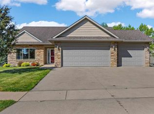 815 Wood Lily Rd, Solon, IA 52333