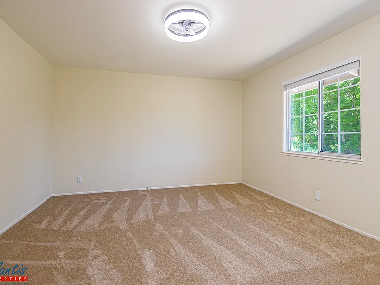 2566 Fairglen Dr — Photo 13