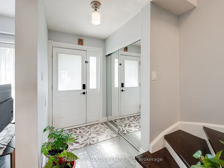 1 Harrison Ct — Photo 4
