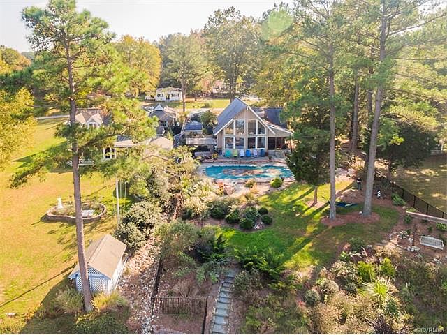 1st image of 8207 Riverview Dr
