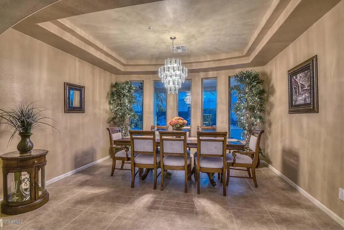 4 bed, 2.5 bath, 4214 sqft, $6,975 — Photo 4
