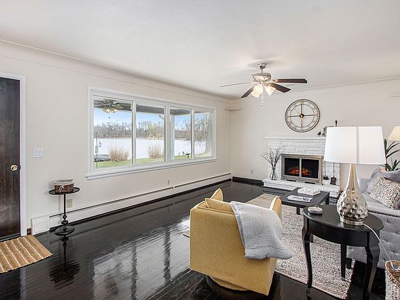 2nd image of 4243 Waterview Dr