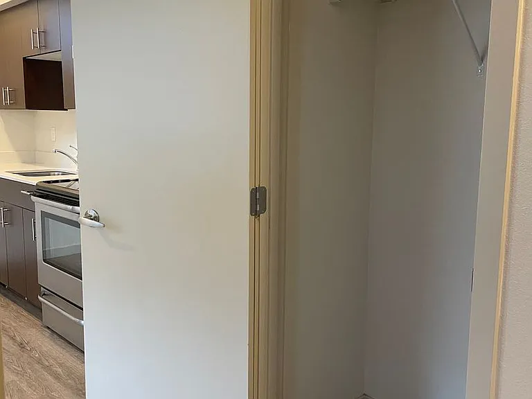 East John Apartments — Photo 13