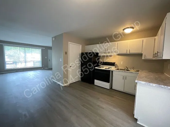 4928 Malibu Dr — Photo 7