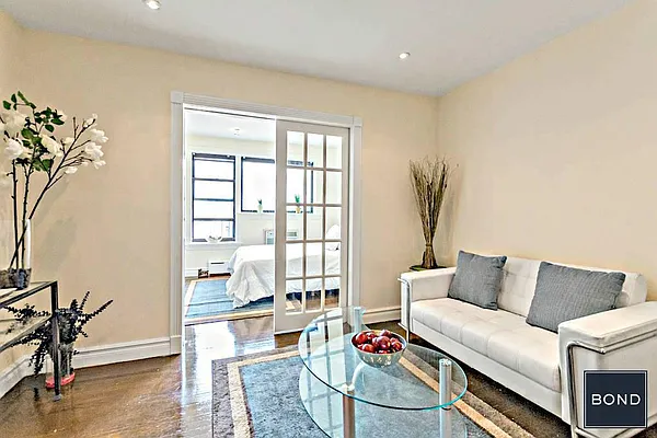 Rented by Bond New York | media 26