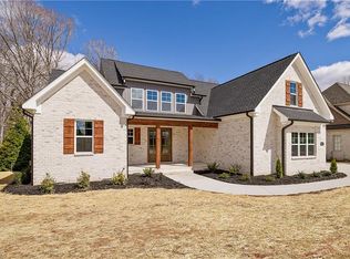 8520 Parkchester Pl, Oak Ridge, NC 27310