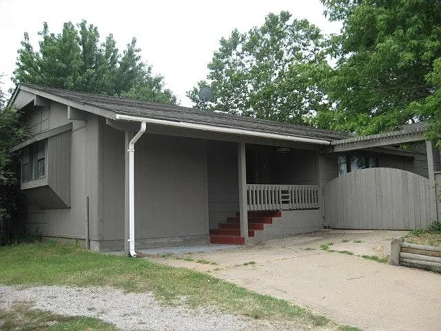 2 bed, 1727 sqft, $1,085 — Photo 1