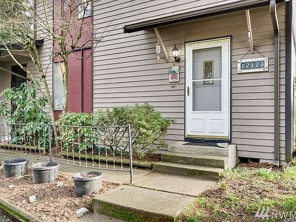 3rd image of 12121 12123 108th Av Ct E