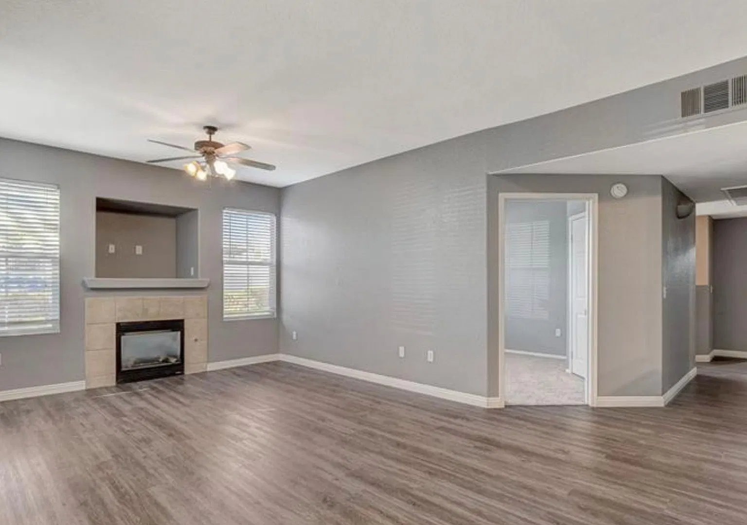 Move-In Ready 3-Bedroom Condo in Chateau Nouveau — Photo 4