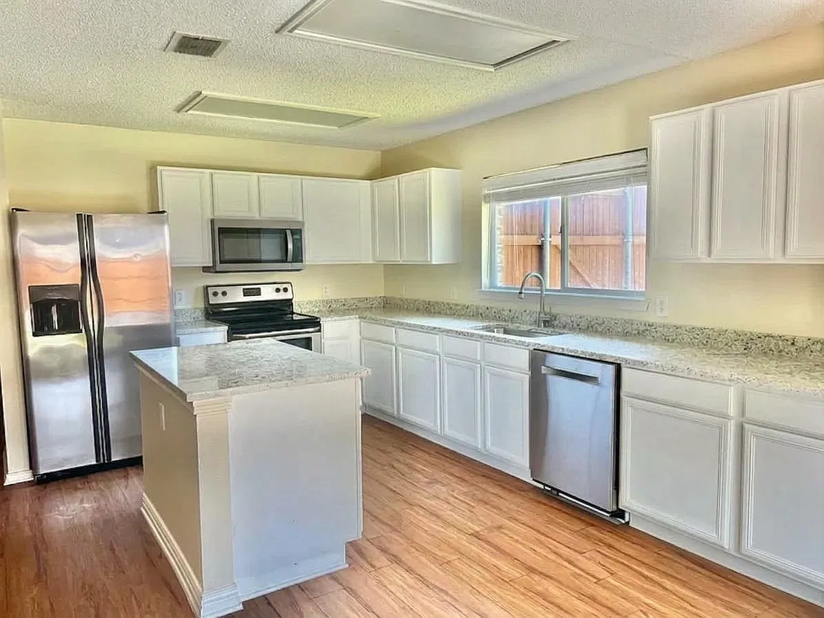 3 bed, 1786 sqft, $2,395 — Photo 3