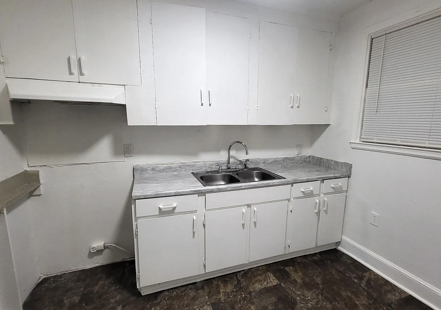 1 Woodlawn Ct — Photo 3