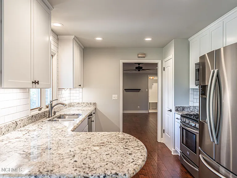 4 Fairway Ln — Photo 9
