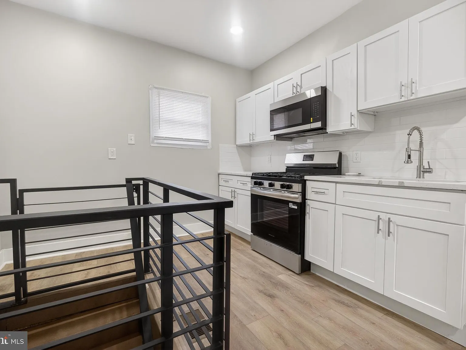 4 bed, 1.5 bath, 1260 sqft, $2,050 — Photo 2