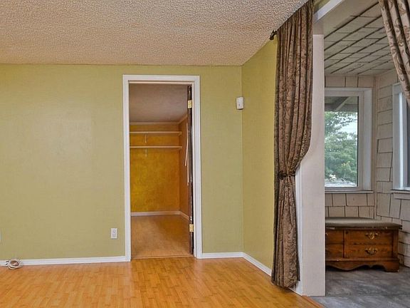 Entry 'Mud Porch' in to Living Room