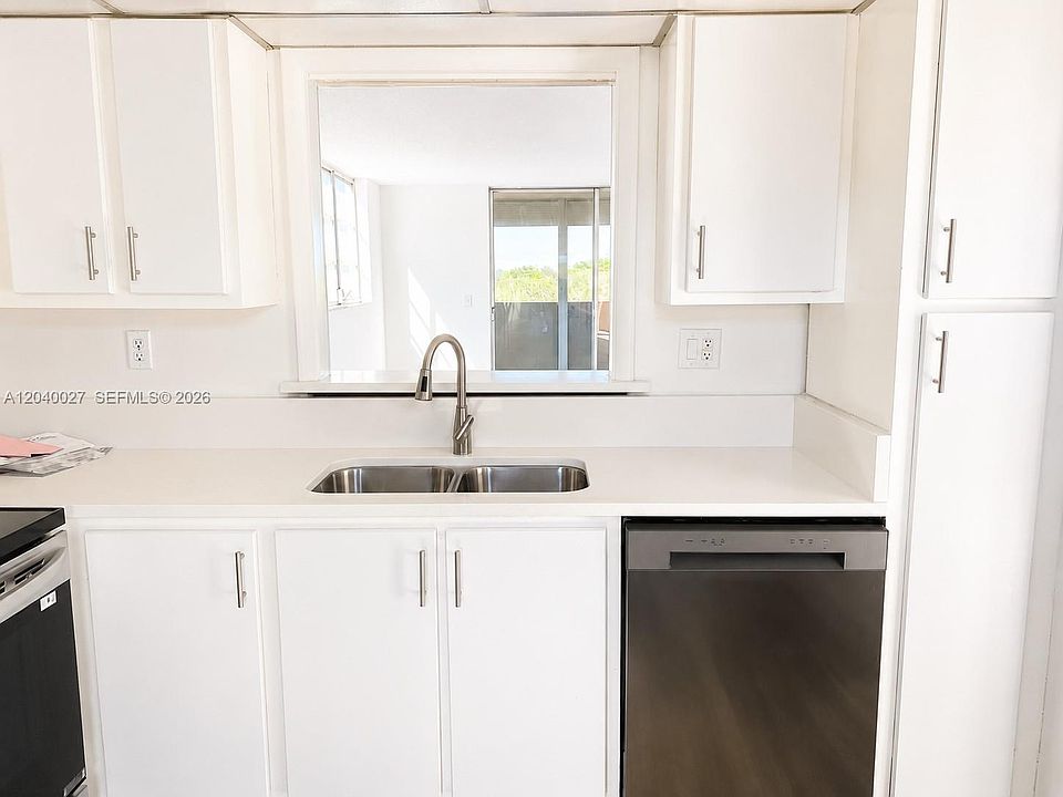 1st image of 406 NW 68th Ave APT 526