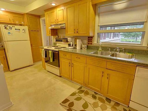 5th image of 109 E Loree Dr