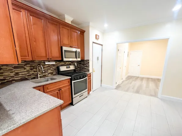 54-06 Nurge Avenue image 1 of 9