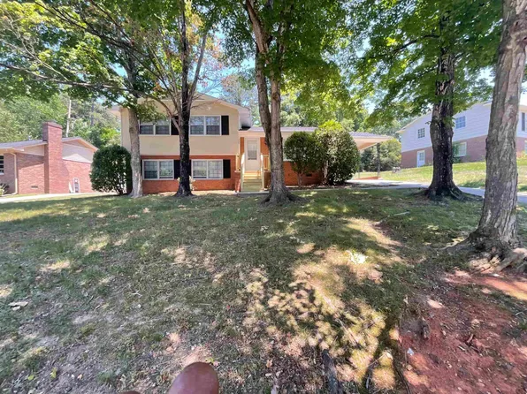 229 Foxcroft Dr, Winston Salem, NC 27103