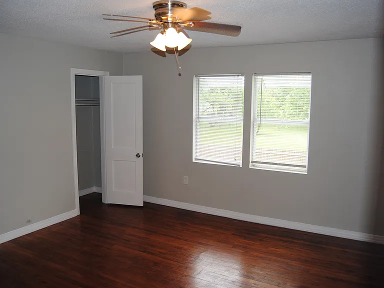 815 Shirley St #201 — Photo 7