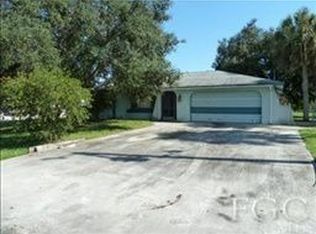 9450 Swan Way, North Fort Myers, FL 33917