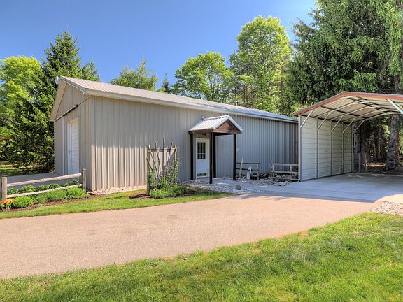 4th image of 17885 McKinley Rd