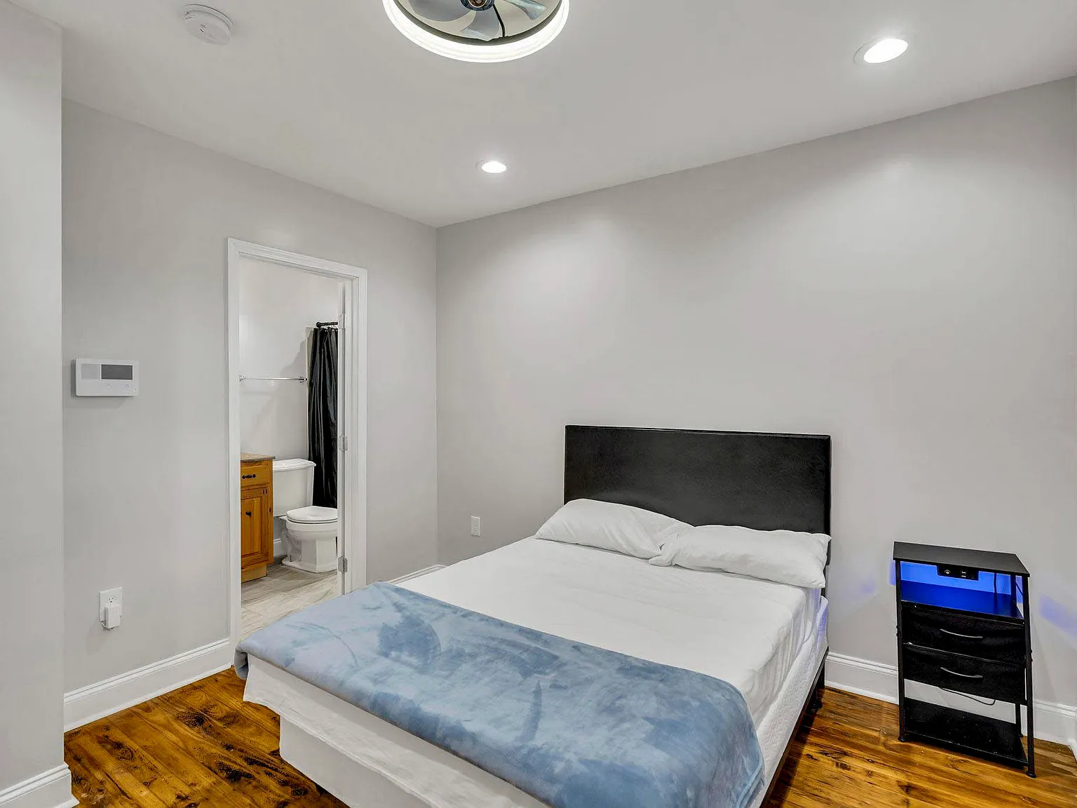 4 bed, 5.0 bath, 1550 sqft, $1,269 — Photo 2
