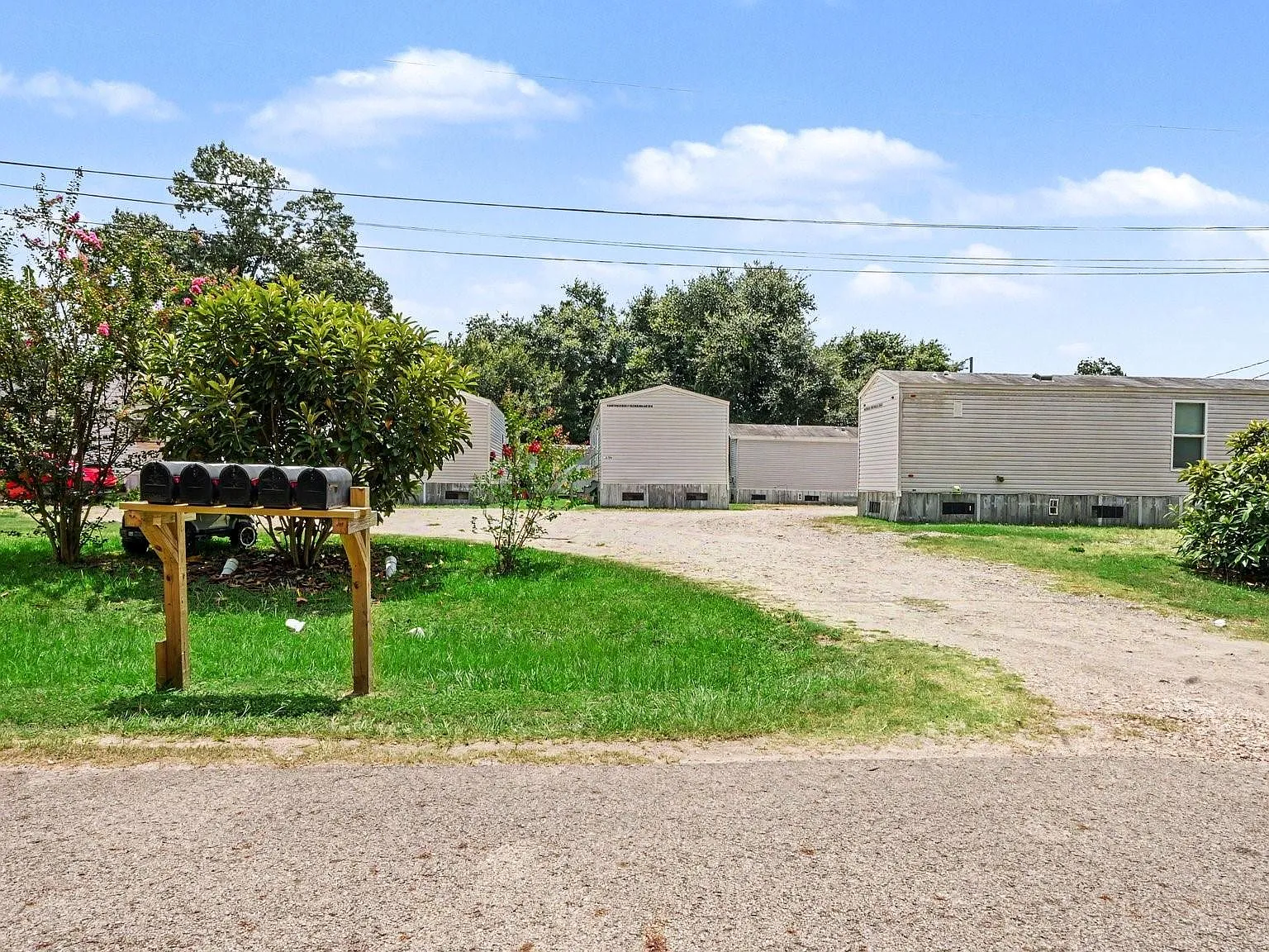 2 bed, 1.0 bath, $1,250 — Photo 2
