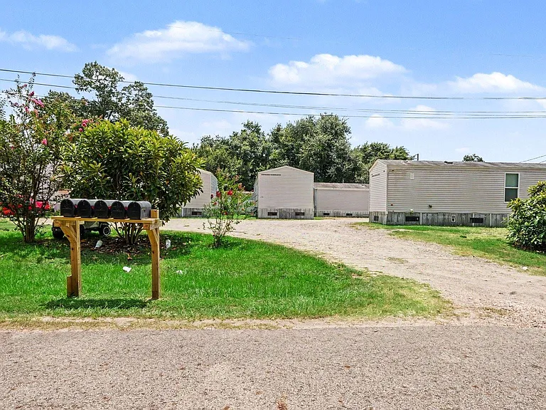 25024 Twin Oaks Dr — Photo 2