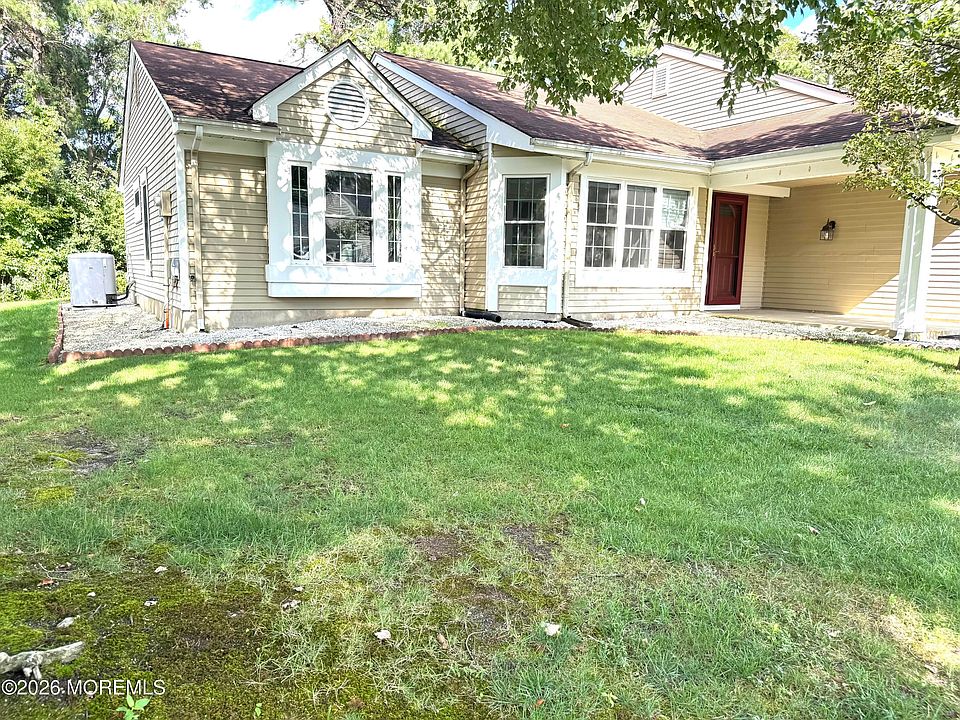 1st image of 990A Buckingham Drive