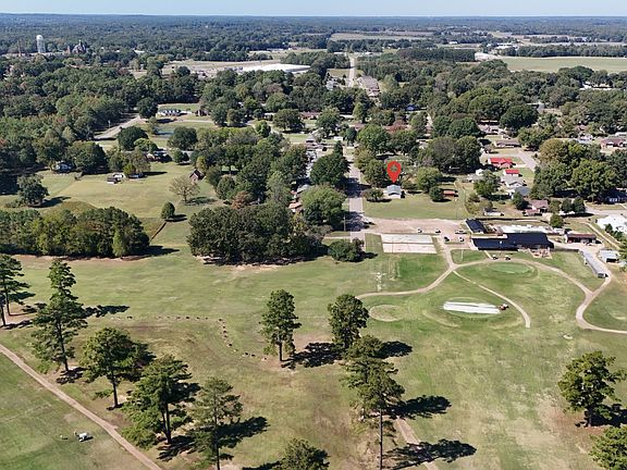 5th image of 209 Country Club Ln