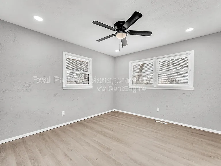 3204 N Wildan Ave — Photo 21