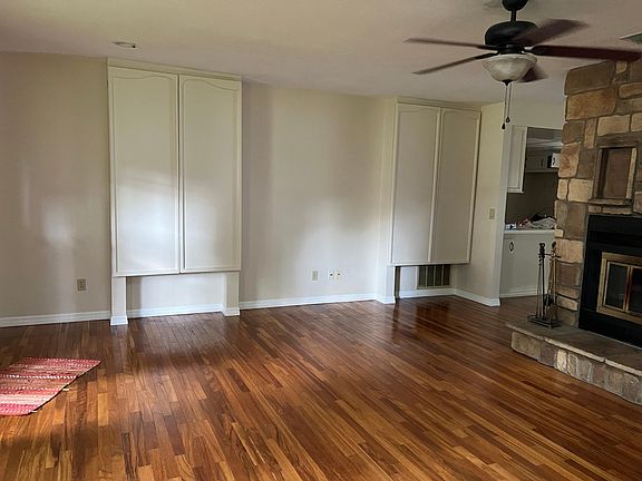 5th image of 628 Acorn Cir