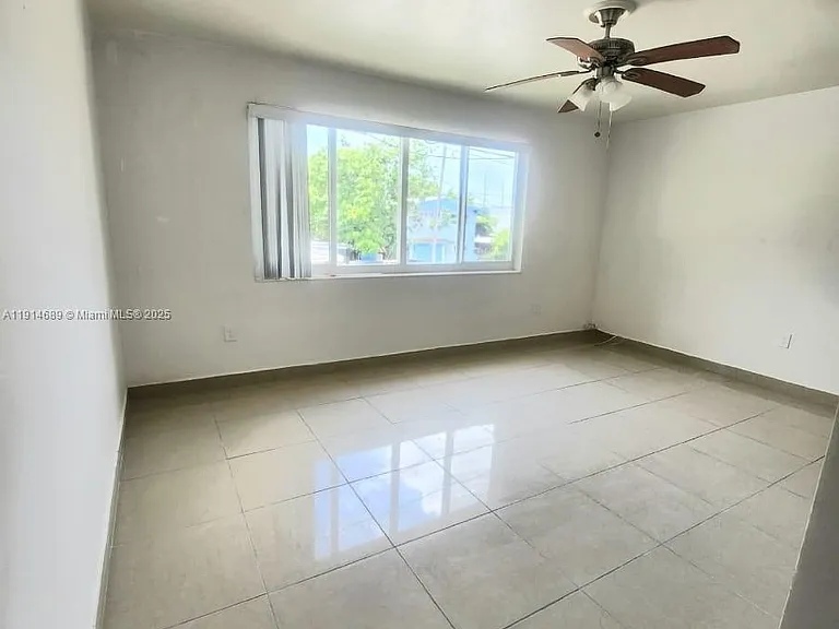 2400 NW 10th Ave #4 — Photo 4