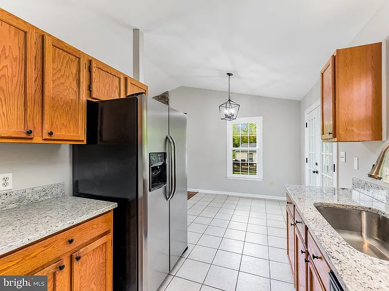 11802 Oakdale Ct — Photo 6