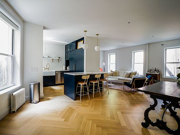 3rd image of 261 W 22nd St APT 14