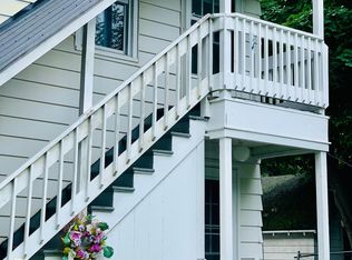 17 1/2 Converse Ct, Burlington, VT 05401