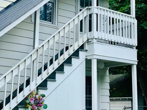 17 1/2 Converse Ct, Burlington, VT 05401