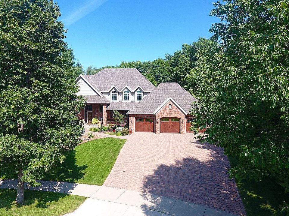 WOW woods/almost an acre!