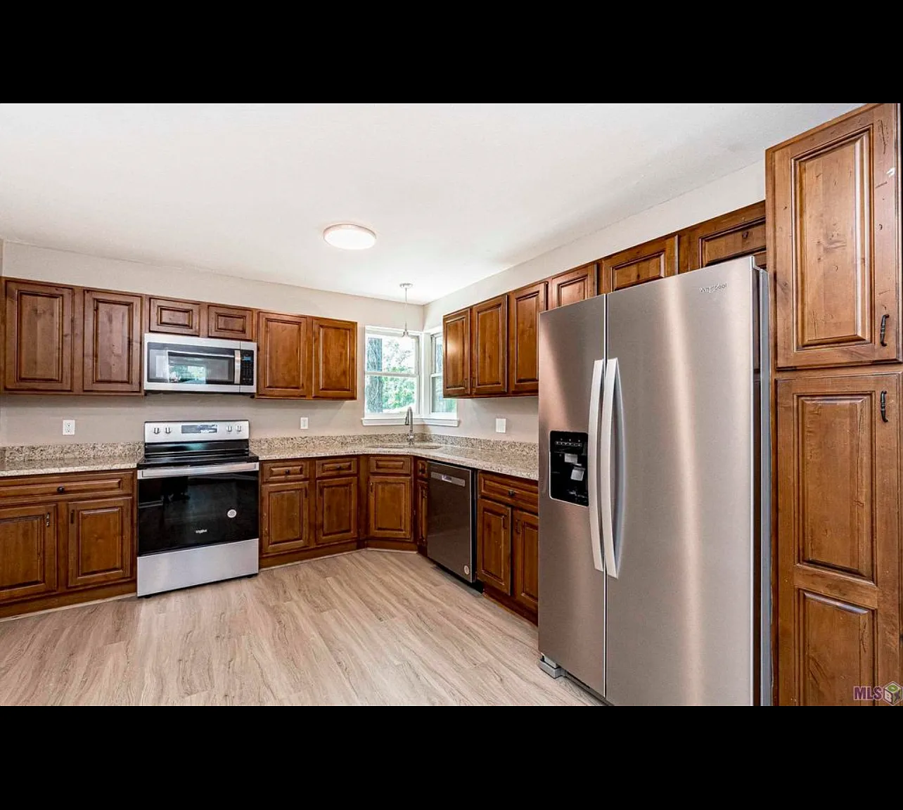 4 bed, 1956 sqft, $1,800 — Photo 3