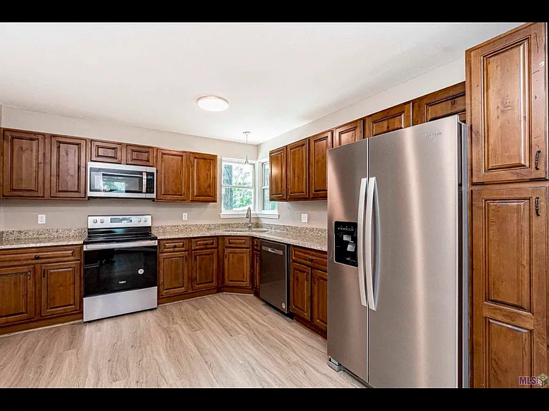 4855 Raney Dr — Photo 3
