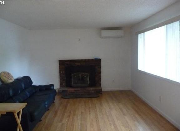 4th image of 14010 NE 42nd St