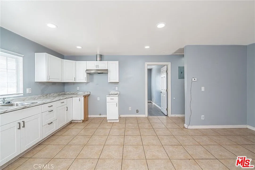 3 bed, 1.0 bath, 1000 sqft, $3,500 — Photo 4